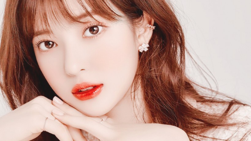 赵秀敏出演哪部历史剧以演员身份出道？何时回归学校生活暂停演艺活动？