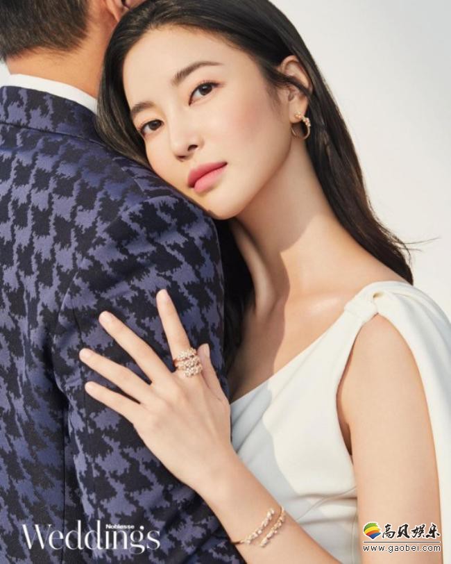 NS尹智近日发布她与未婚夫拍摄的婚纱写真，二人甜蜜时刻见证彼此爱情