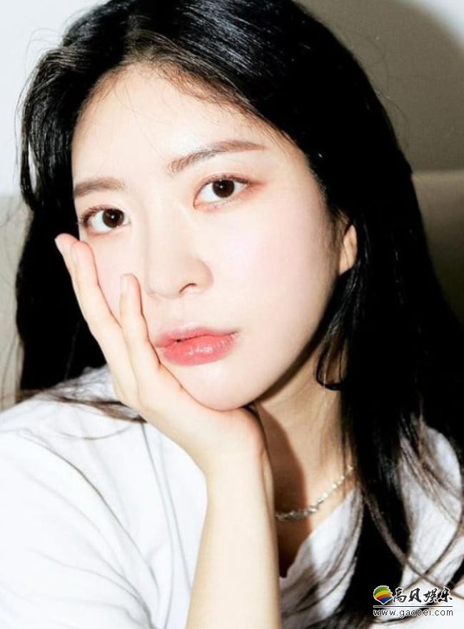 Dal★Shabet原成员赵雅英近日发布近照，展示与过去相比丝毫不逊色美貌