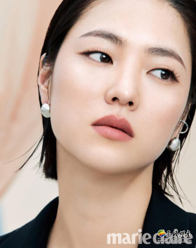 全汝彬近日为某杂志最新一期拍摄写真，短发干练LOOK彰显酷劲十足气场