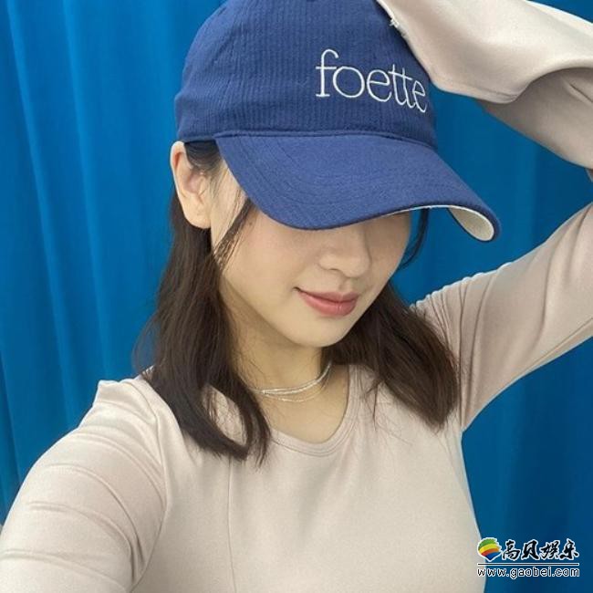 原艺术体操运动员孙妍在近日发布一组照片，完美比例身材吸引粉丝的目光