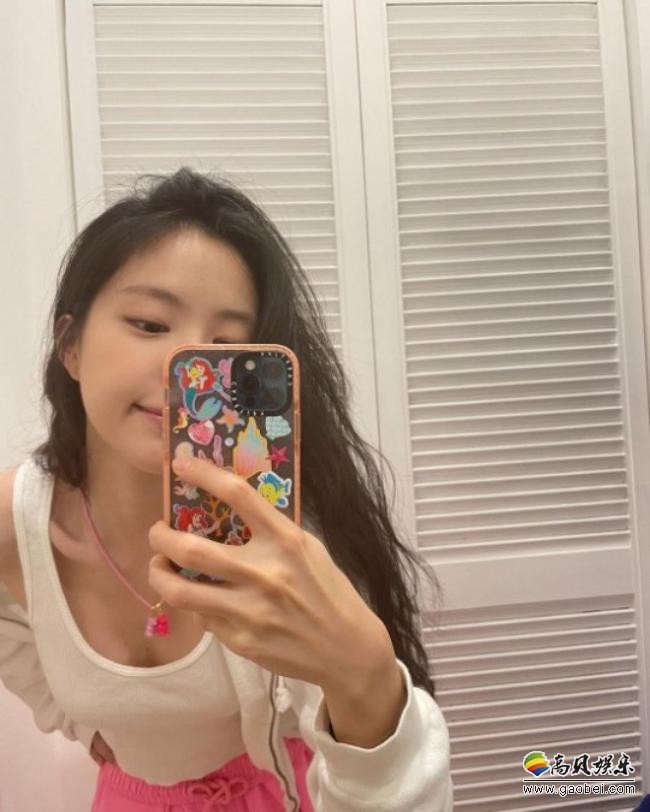 A Pink孙娜恩近日在SNS留言发布一组近照，展示比以往更加性感成熟魅力