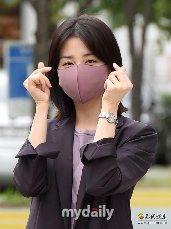 朴河宣近日来到SBS电视台，参与出演SBS电台《朴河宣的Cinetown》节目