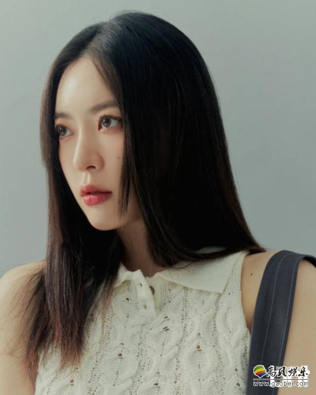 DalShabet原成员赵雅英为某杂志最新一期拍摄写真，为品牌带来别样风情