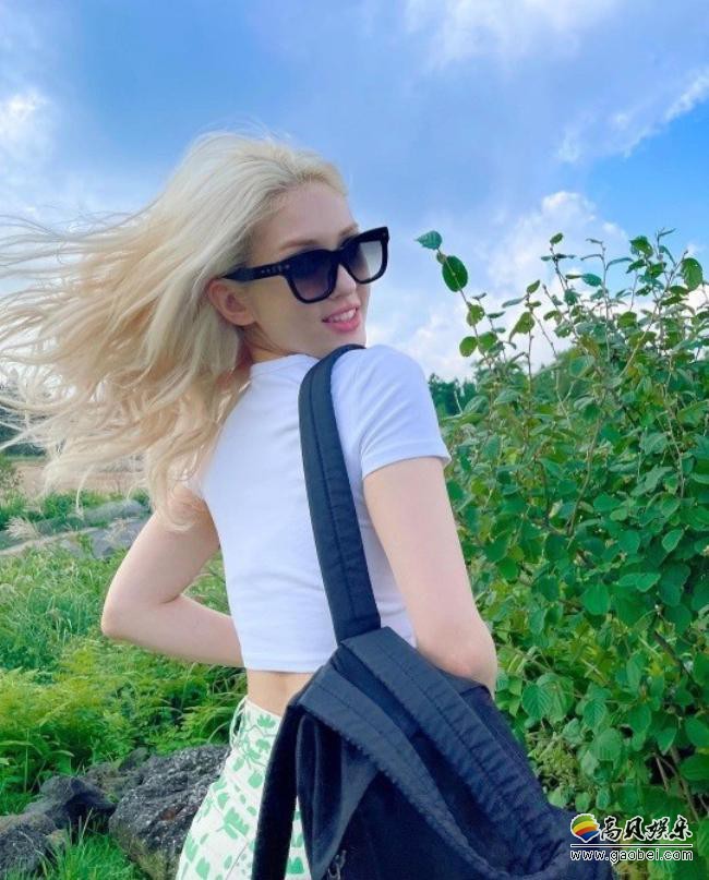 全昭弥近日在SNS发布一组近照，展示自己前凸后翘＋毫无赘肉的完美身材