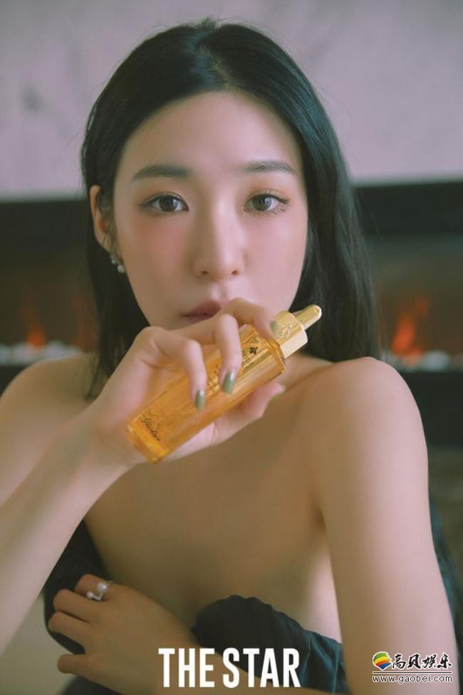 少女时代Tiffany为某杂志最新一期拍摄写真照，高贵专属时尚感油然而生