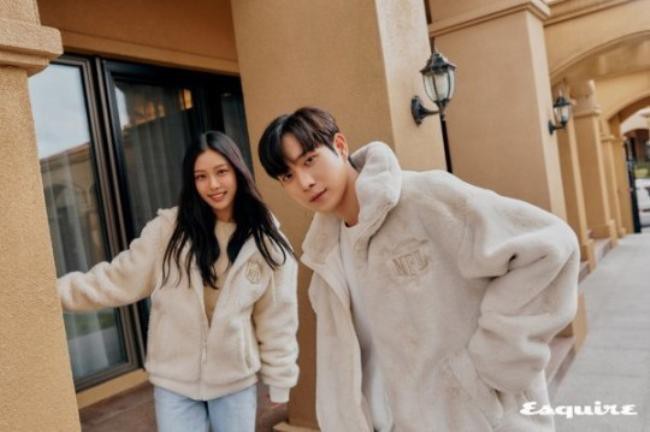 高敏诗、金永大为某杂志最新一期拍摄写真照，俊男美女养眼搭配相得益彰