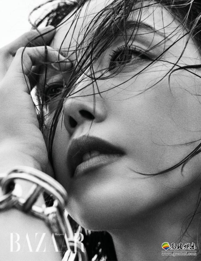 蔡贞安近日为某杂志最新一期拍摄一组写真，专属干练飒爽范令人眼前一亮