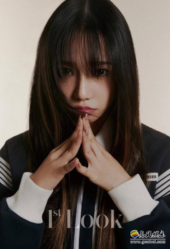 曹宥利一组最新杂志写真近日在网上曝光，韩式爱豆打扮吸引广大粉丝目光