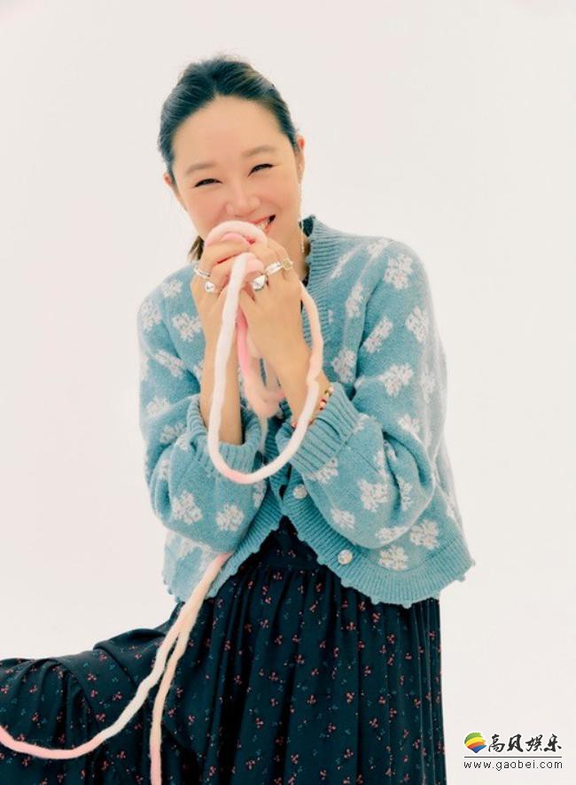 孔晓振为代言女装品牌拍摄最新宣传照，依旧是属于她的“邻家女孩”风格