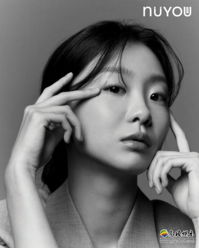 金多美为新加坡某杂志最新一期拍摄写真集，彰显另类个性时尚感油然而生