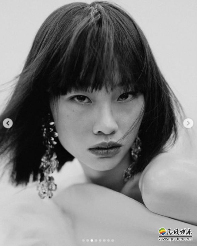 《鱿鱼游戏》郑好娟发布某杂志最新一期拍摄写真，延续剧中冷峻元素风格