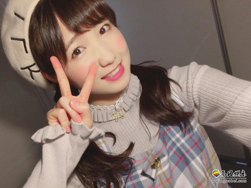 Hitom本田仁美作为哪个日本女子组合成员初披露？哪年在韩国正式出道？