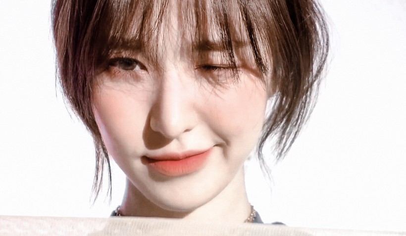 Wendy孙承完哪年参加SM加拿大选秀被挖掘？她跟随哪个女团正式出道？