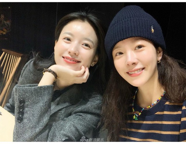 韩孝周近日晒出照片：39岁韩志旼与34岁韩孝周同框，可见二人感情非常好