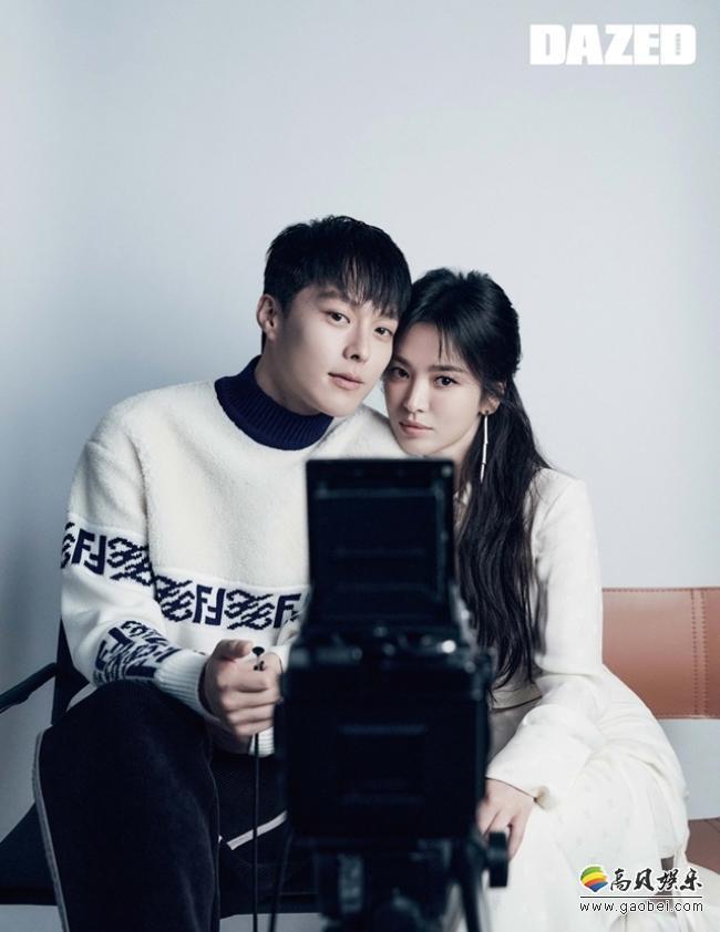宋慧乔、张基龙为某杂志最新一期拍摄写真，两人上镜如同电影画面般质感