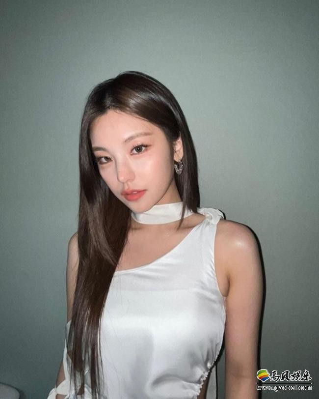 ITZY成员Yeji发布一组近照，以其出众美貌与气质吸引了广大粉丝们的目光