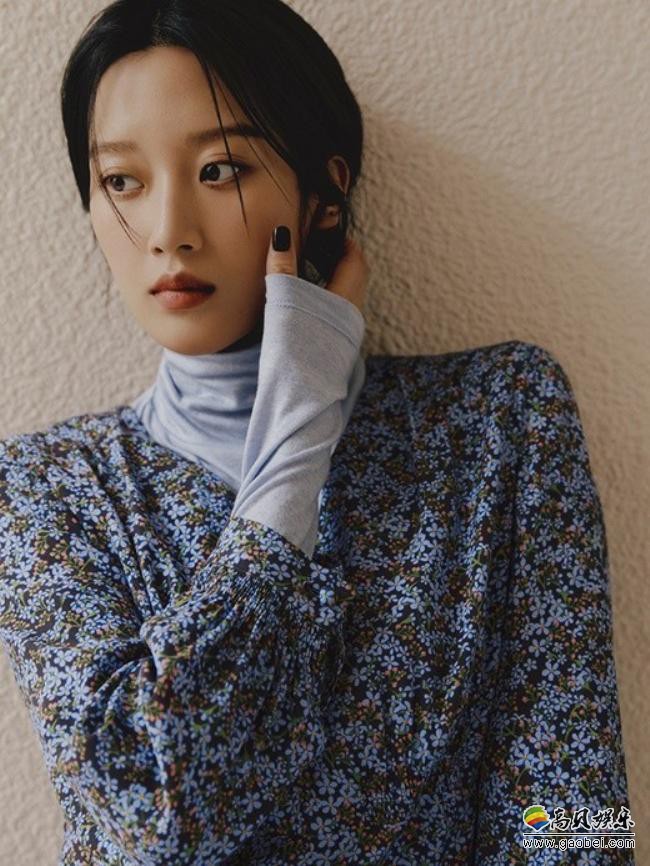 文佳英为代言女装品牌拍摄最新宣传照：各种不同风格服装搭配，轻松驾驭