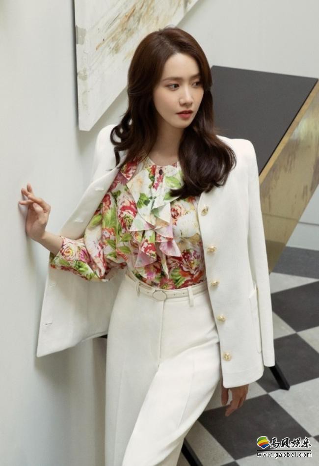 少女时代允儿为代言女装品牌拍摄一组最新宣传照，依旧是满满的仙女气质