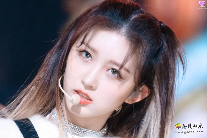 GAEUL金秋天跟随哪个女团正式出道？她的甩发技巧为何最吸引网民注意？