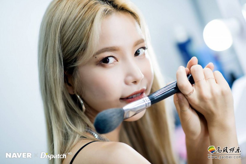 Solar金容仙以哪个成员身份正式出道？展现怎样实力与表现力让人惊叹？