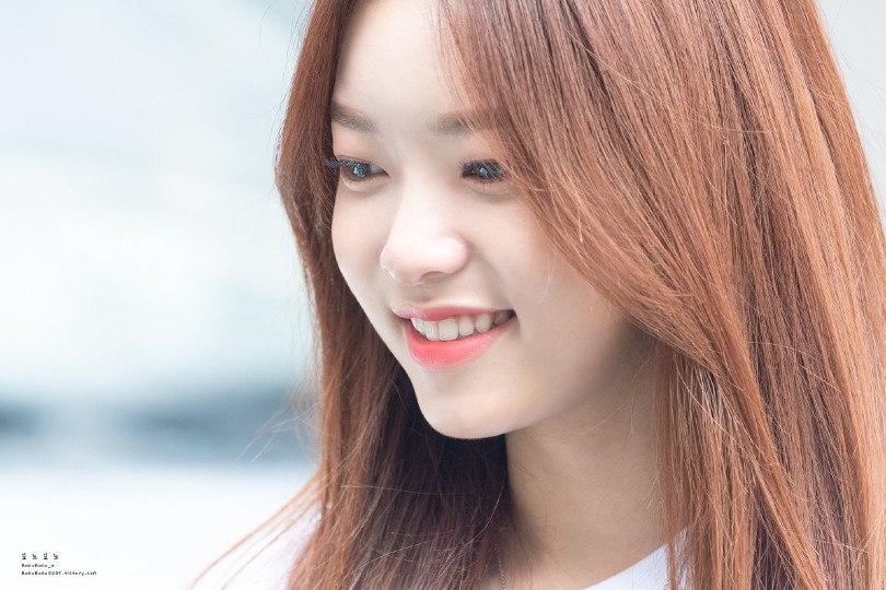 Ye Na梁睿娜隶属哪个女团成员？何时正式出道？具备怎样特殊美貌魅力？