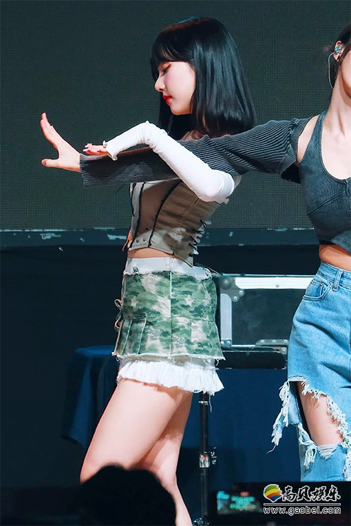 VIVIZ 饭拍秀 拍摄日期：20230518【8合集 3.87 GB】