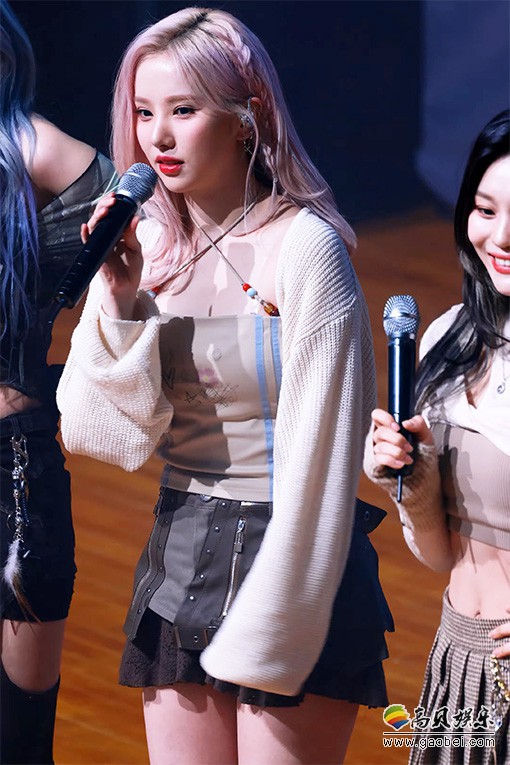 VIVIZ 饭拍秀 拍摄日期：20231130【18合集 7.26 GB】